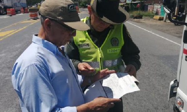 RETENES DE CVC DESCONOCEN CERTIFICADO OFICIAL DE GASES DE LOS VEHÍCULOS