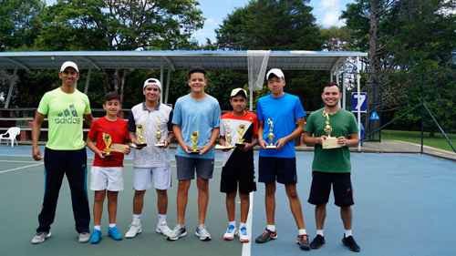 Futura estrella del tenis colombiano se forma en Comfacauca