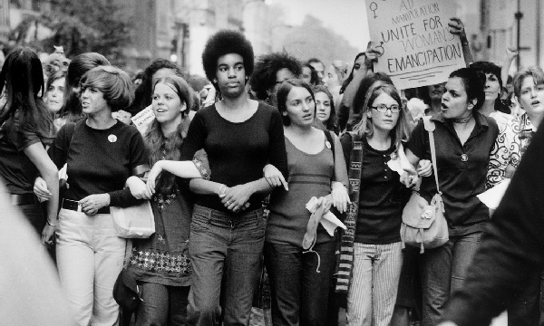 UN CONVENIENTE FEMINISMO UN CONVENIENTE FEMINISMO