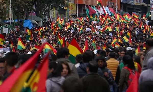 Golpes de Estado y (contra) revoluciones