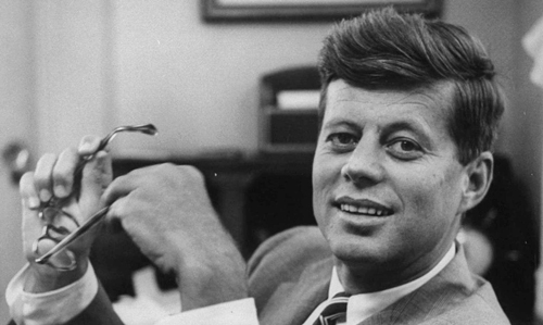Una lágrima al medio día por John Fitzgerald Kennedy Una lágrima al medio día por John Fitzgerald Kennedy