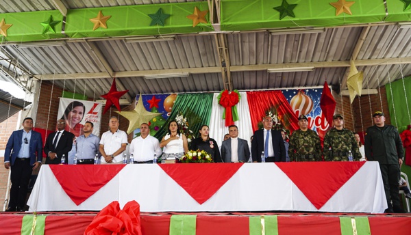 Ceremonia de posesión de la alcaldesa de Corinto