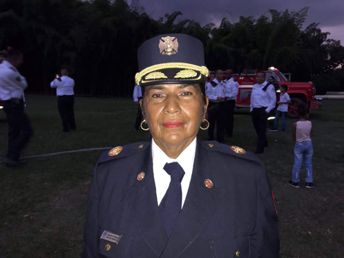 La mujer que hace historia en el cuerpo de bomberos La mujer que hace historia en el cuerpo de bomberos
