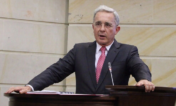 Uribe, el mejor senador Uribe, el mejor senador