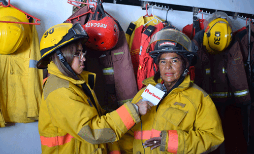Con berraquera una mujer se convirtió en comandante de bomberos Con berraquera una mujer se convirtió en comandante de bomberos