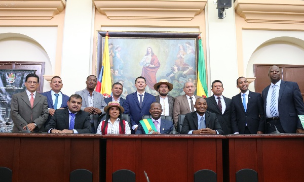 Elías Larrahondo se posesionó ante Asamblea Elías Larrahondo se posesionó ante Asamblea