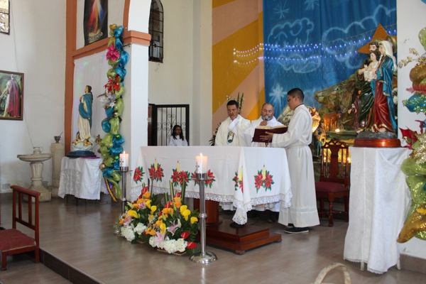 Comunidad católica de Villa Rica despidió a su guía espiritual
