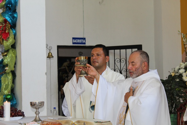 Comunidad católica de Villa Rica despidió a su guía espiritual