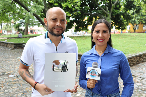 Mirandeño recibe placa de plata de YouTube