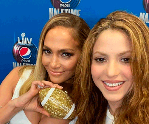 Shakira entre camisetas y sudaderas Shakira entre camisetas y sudaderas