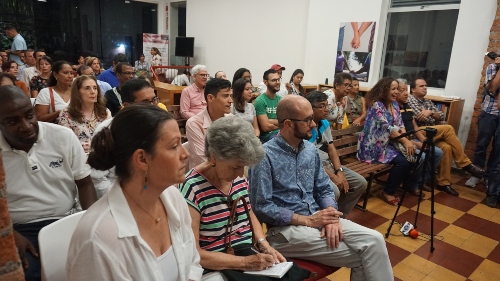 Desde la biblioteca Centenario se abrieron las Bibliotecas públicas en Cali