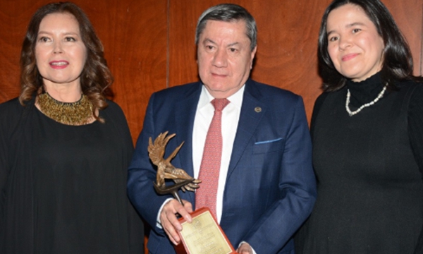 Gloria Vallejo, Fernando Barrero y Silvia Constaín, ministra de Comunicaciones y Tecnología. Gloria Vallejo, Fernando Barrero y Silvia Constaín, ministra de Comunicaciones y Tecnología.