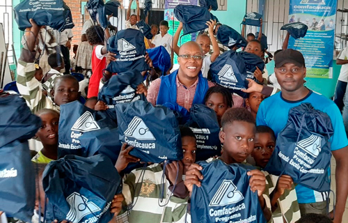 Niños se beneficiaron con kit escolares