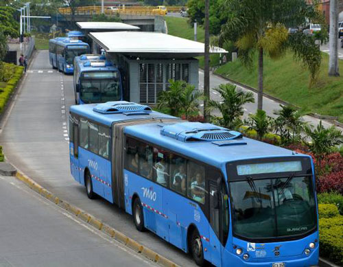 Disminuyó el número de pasajeros que se movilizan en buses y MIO Disminuyó el número de pasajeros que se movilizan en buses y MIO
