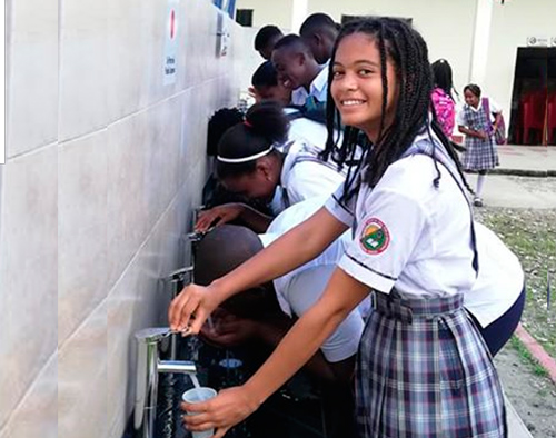 Niños del Chocó por fin beben agua pura Niños del Chocó por fin beben agua pura