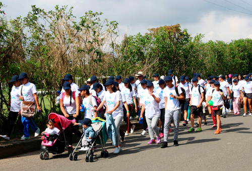 Participa en la caminta 6k en homenaje a la mujer