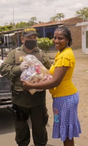 Comfacauca entrega alimentos a familias vulnerables en Norte del Cauca