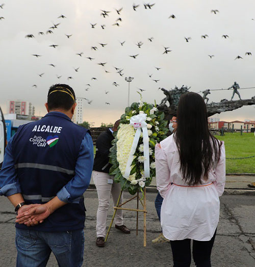 Homenaje póstumo a los médicos fallecidos por coronavirus en Cali