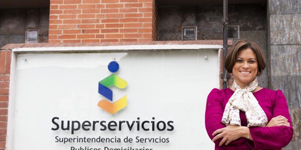 Natasha Avendaño, superintendente de servicios públicos ¡Reclámele a CEO, pero hágalo bien!