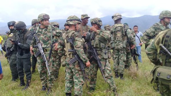 Indígenas retuvieron a 31 militares y policías Indígenas retuvieron a 31 militares y policías