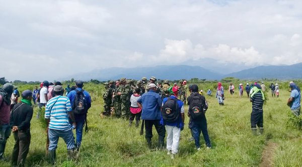 Indígenas retuvieron a 31 militares y policías Indígenas retuvieron a 31 militares y policías