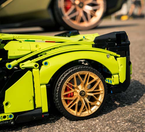Lanzan Lamborghini en lego.