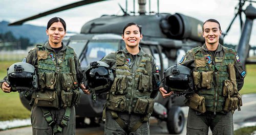 María Alejandra Charry, la primera piloto de combate a bordo del famoso ‘Halcón Negro’ María Alejandra Charry, la primera piloto de combate a bordo del famoso ‘Halcón Negro’