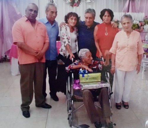 Amanda Campo de Vásquez fue la madre Carmen Yolanda, Ana Milena, Ernesto, Mercedes, Francisco José (Pacho Vásquez, el torero) y Javier