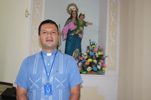 Edison Bolaños Mera, párroco de la Iglesia Niño Jesús de Praga Edison Bolaños Mera, párroco de la Iglesia Niño Jesús de Praga