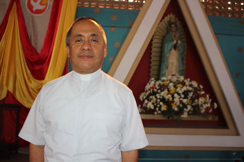 Rodrigo Moncayo, párroco de la Iglesia Nuestra señora de Guadalupe Iglesia católica se repiensa para llegar a sus feligreses