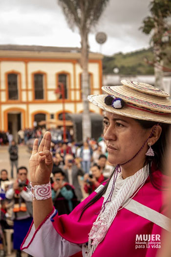 “Que el miedo no nos quite la humanidad. ¿Saben qué se siente en este momento? MIEDO. Y no hay nada más doloroso que sentir miedo por ser quien eres, sentir miedo por ser mujer”, fue el lamento que percibimos los periodistas de Proclama del Cauca y Valle, en Silvia.