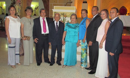 Pedro Pablo Tafurth junto con su esposa María Graciela Beltrán de Tafurth, y sus hijos.