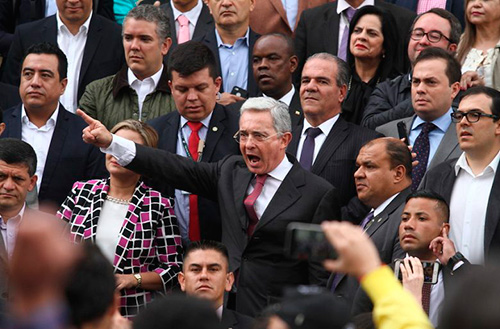URIBISMO DECRETÓ: SÁLVESE QUIEN PUEDA