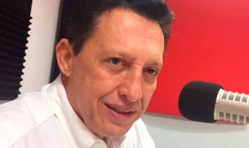 El hombre de los codazos