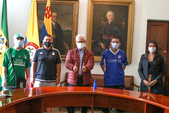 Barristas de Popayán se comprometen a compartir el fútbol en paz