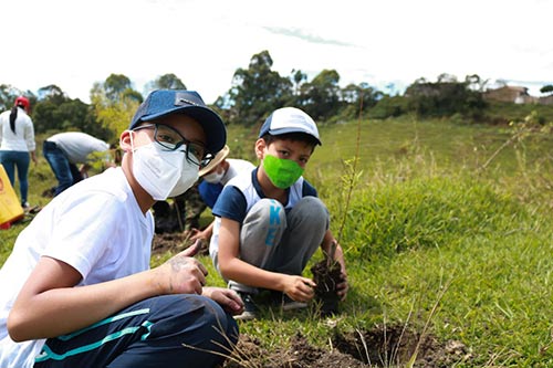 Niños de la Comuna Nueve comprometidos con el medio ambiente