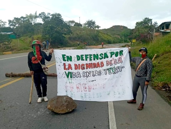 Indígenas bloquean nuevamente la vía Panamericana en el Cauca Indígenas bloquean nuevamente la vía Panamericana en el Cauca