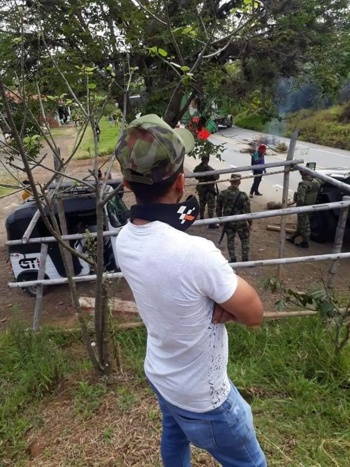 Indígenas bloquean nuevamente la vía Panamericana en el Cauca Indígenas bloquean nuevamente la vía Panamericana en el Cauca