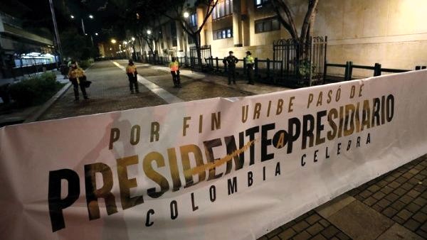 Quién debe ser el juez de instrucción de Uribe
