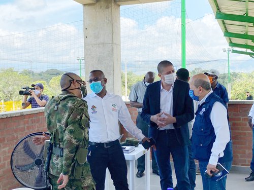 Autoridades realizan consejo de seguridad en Buenos Aires Gobernador del Cauca, Elías Larrahondo, con el alcalde Óscar Edwin López, delegados de las Fuerzas Militares y de Policía, la Defensoría del Pueblo.