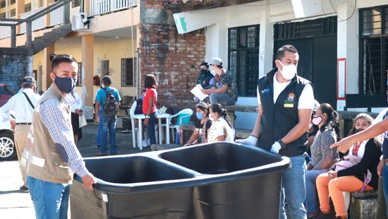 Entregan insumos a familias cafeteras en Santander de Quilichao - Lucy Amparo Guzmán - Yesid Paz Castro