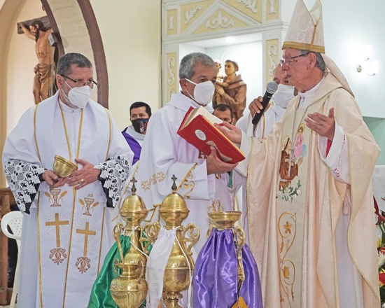 Se realizó la Misa Crismal – Vicaría del Norte Se realizó la Misa Crismal – Vicaría del Norte