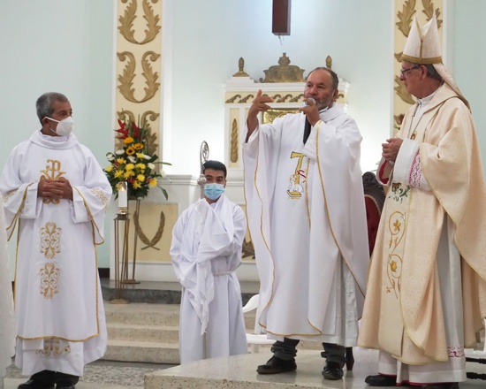 Se realizó la Misa Crismal – Vicaría del Norte Se realizó la Misa Crismal – Vicaría del Norte