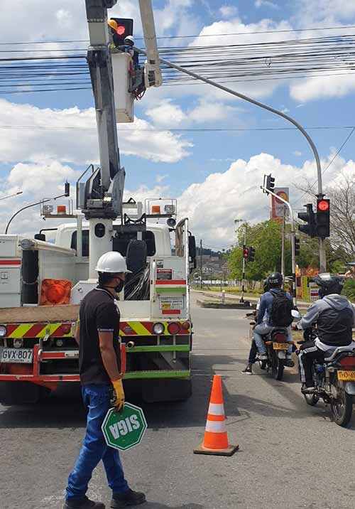 Mantenimiento a semáforos