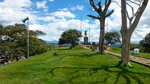 ¿A QUIÉN  CORRESPONDE EL PEDESTAL DEL MORRO DE TULCÁN?