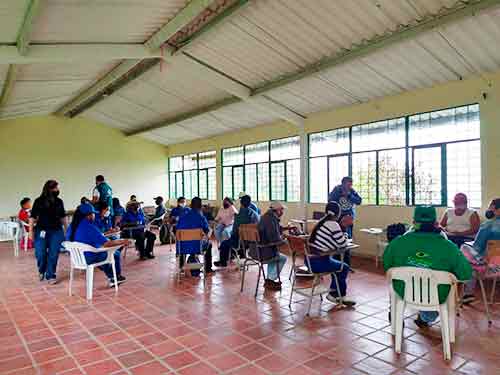 Capacitación a productores del aguacate hass Capacitación a productores del aguacate hass