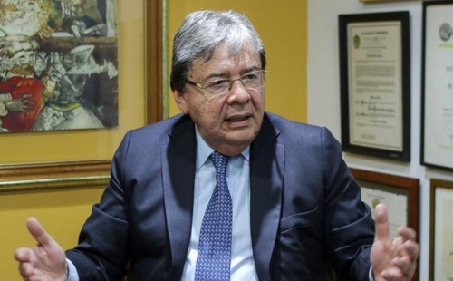 Ministro de la Defensa debe renunciar