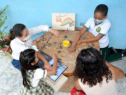Fundación Gases de Occidente dona 733 kits educativos para estudiantes de Palmira