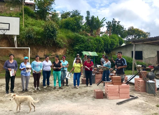 CRC continúa entrega de estufas ecoeficientes a familias vulnerables caucanas CRC continúa entrega de estufas ecoeficientes a familias vulnerables caucanas