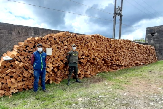 CRC y Policía decomisan madera ilegal en Piamonte